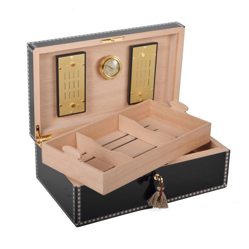 Humidor-Elie_Bleu-Medaille-Sycomore_Noir-120-Cigarpassion-02_br_backup.jpg