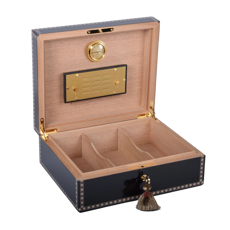 Humidor-Elie_Bleu-Medaille-Sycomore_Noir-75-Cigarpassion-02_br_backup.jpg